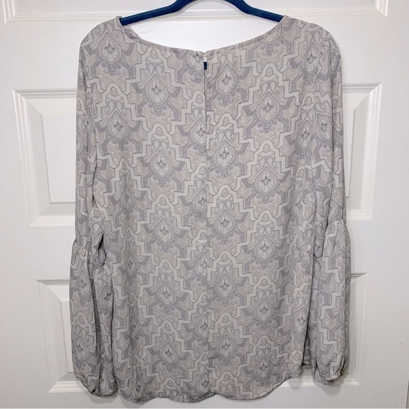 Violet + Claire Tan Crepe Blouse Paisley Print Long Sleeves Key Hole Top Sz L - Picture 12 of 12